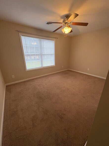 Building Photo - 2108 Pleasant View Dr