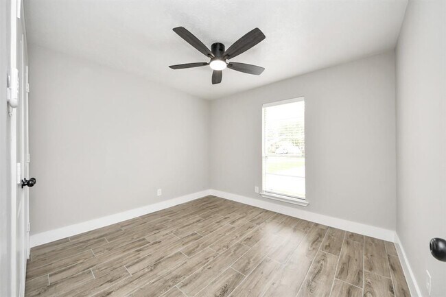Building Photo - 14810 Scotter Dr