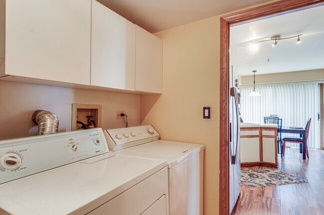 Building Photo - 2182 Camden Ln