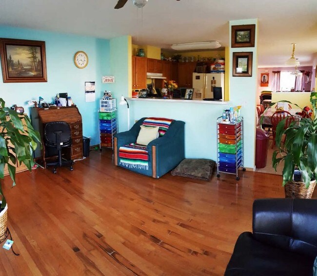 Building Photo - 793 S Providence Ln