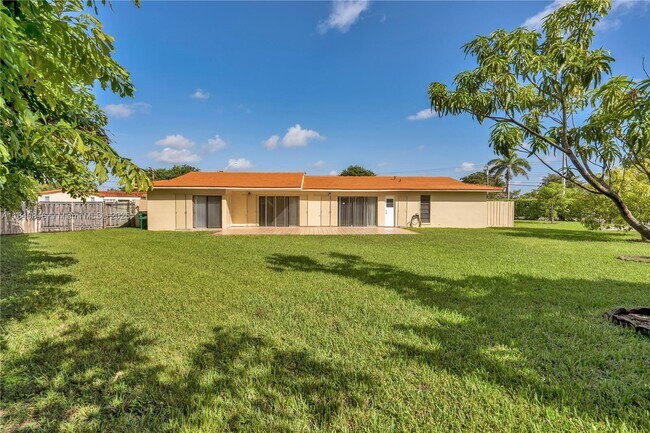 Building Photo - 8825-8885 SW 85th Ave