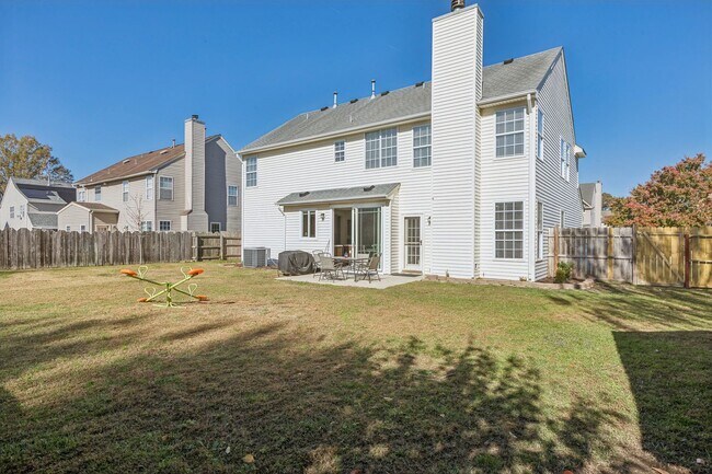 Building Photo - Bright, Clean & Convenient - Perfect 4 Bedroom Home in Chesapeake