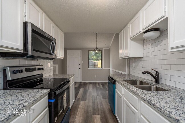 Building Photo - 1359 Yeomans Rd