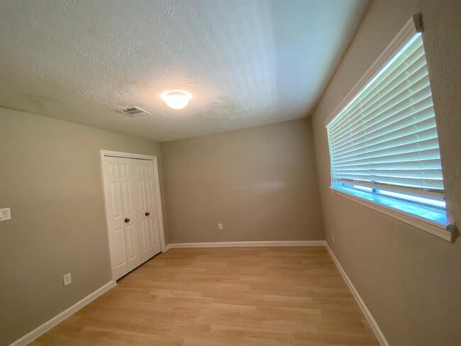Building Photo - 14311 Waterloo Dr