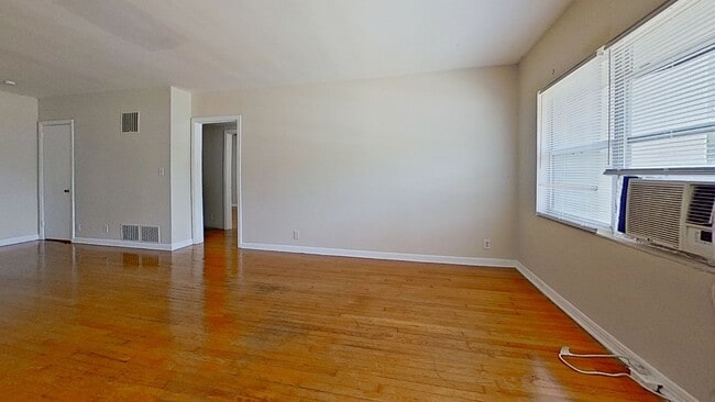 Building Photo - Chaming 2-Bed apartment on Atlantic Blvd!