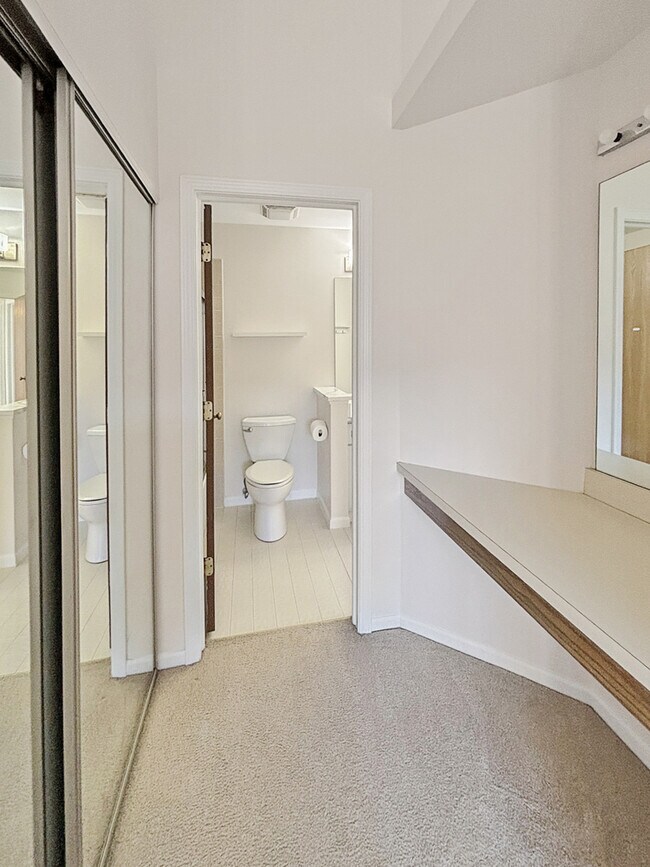 Building Photo - 404 W Hamilton Dr