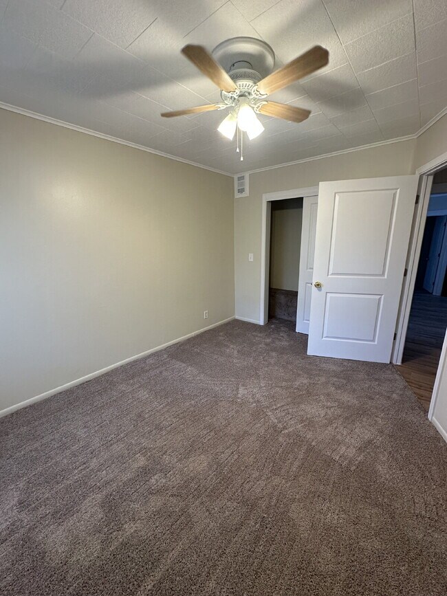 Building Photo - 3-Bedroom Duplex
