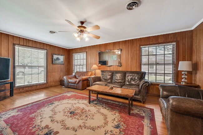 Building Photo - 1030 Walton Dr