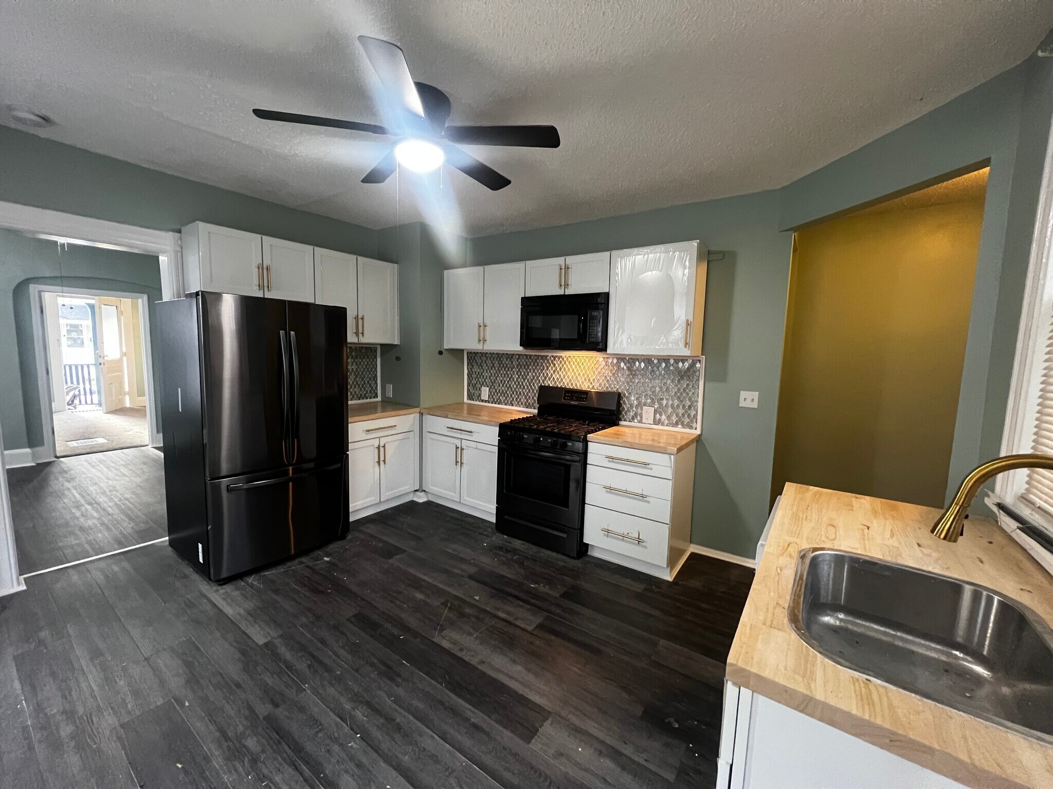 Building Photo - 64 Fairview St