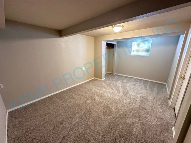 Building Photo - Spacious 4-Bedroom Gem with 2,320 Sq Ft of Comfort in Milwaukie!