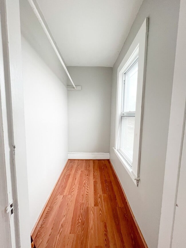 Building Photo - 159 Cartier St