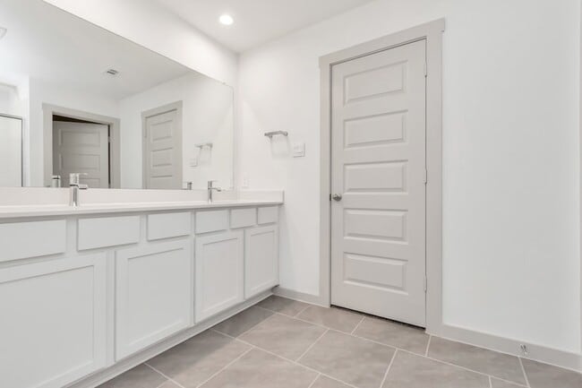 Building Photo - 1111 Pk Crst Dr