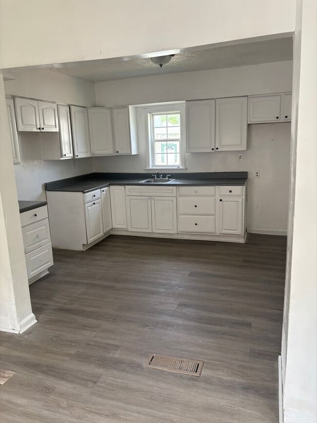 Building Photo - Section 8 accepted