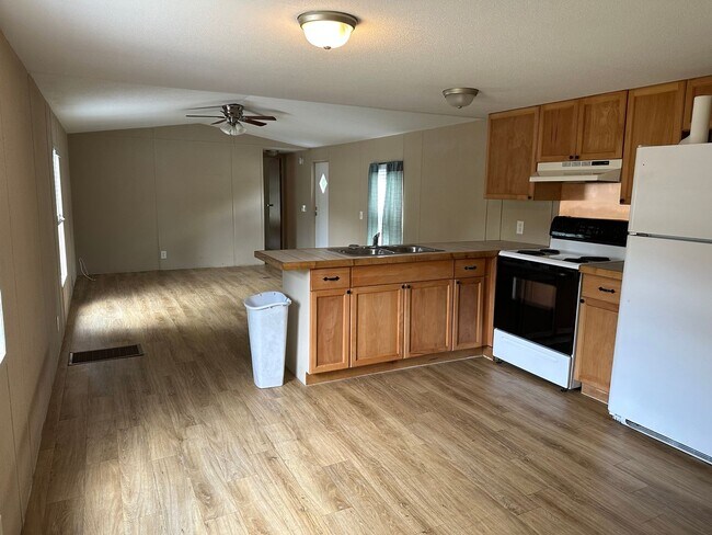 Building Photo - 7805 W Fern Pl