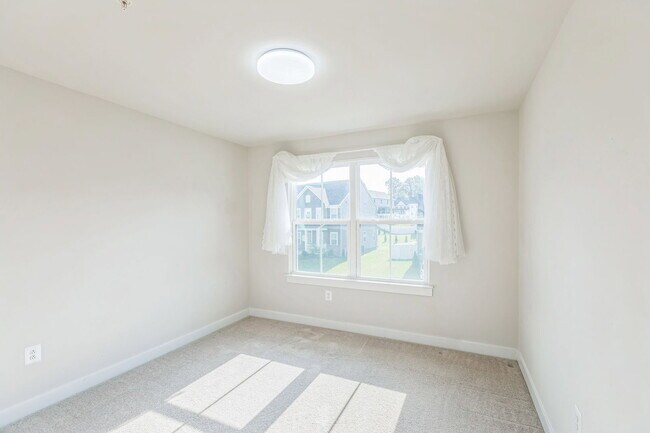 Building Photo - 8327 Legacy Cir E