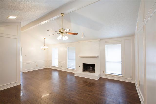 Building Photo - 2025 Lorient Dr