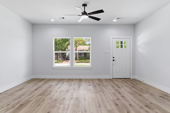 Building Photo - 7040 Kinney St