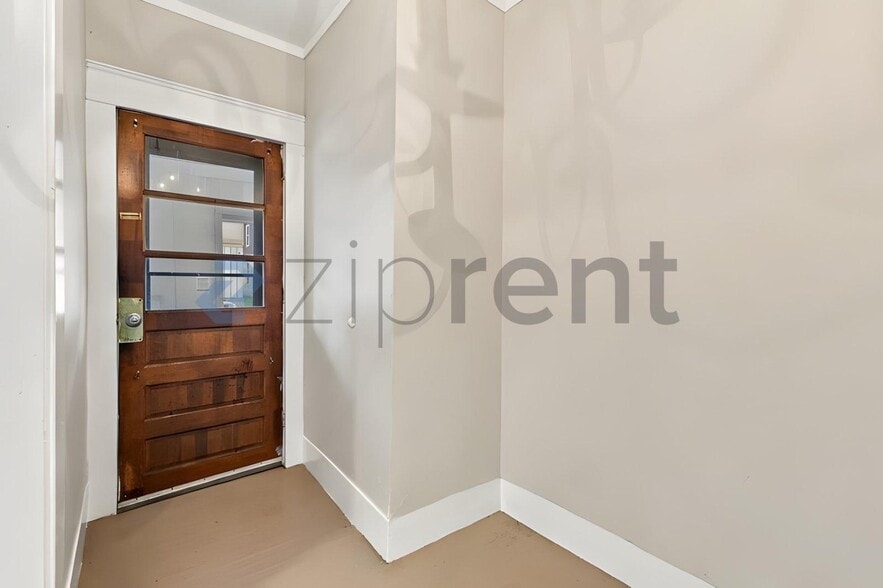 Building Photo - Unit
