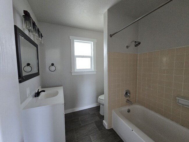 Building Photo - 2585 W Bradford Ct