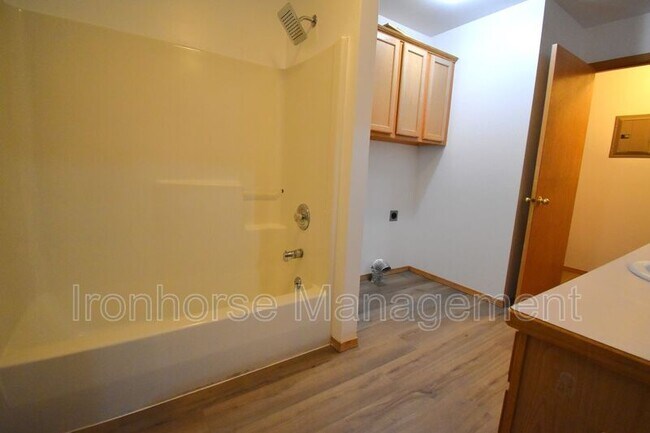 Building Photo - 9 Michael Grove Ave