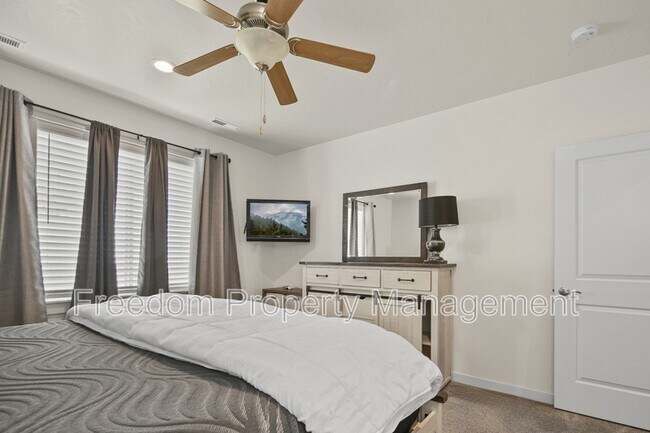 Building Photo - 6218 W los Flores Dr
