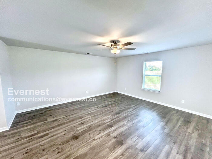 Building Photo - 3231 Quintana Dr