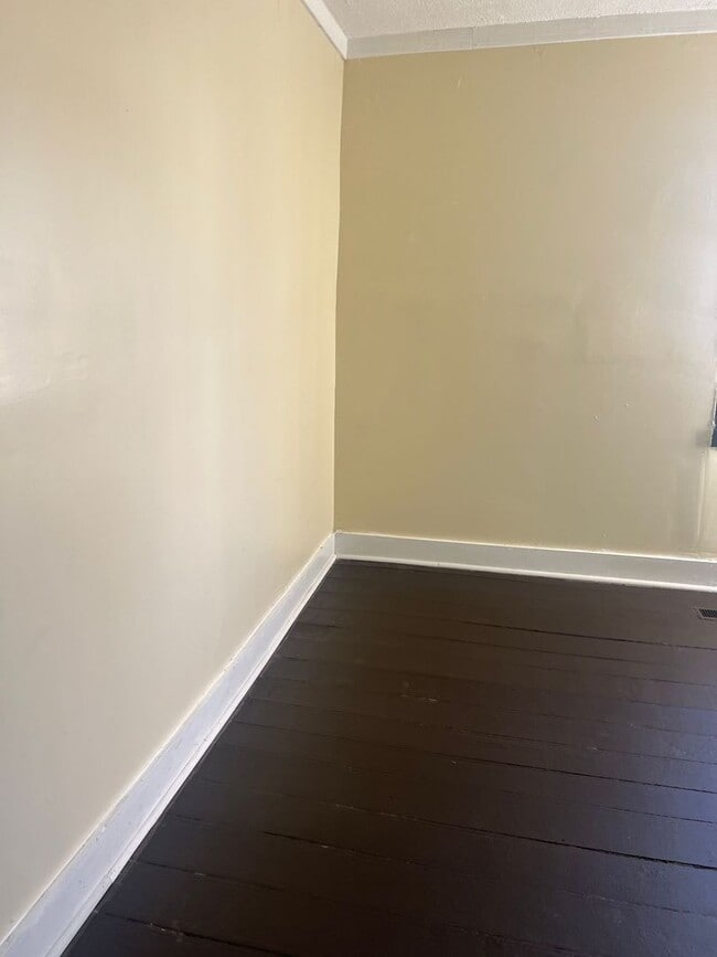 Building Photo - 3 bedroom house