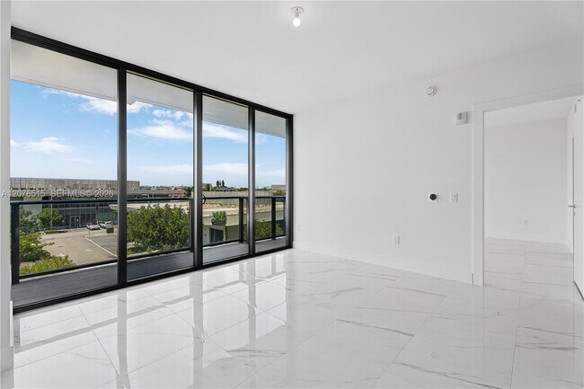 Building Photo - 1170 E Hallandale Beach Blvd
