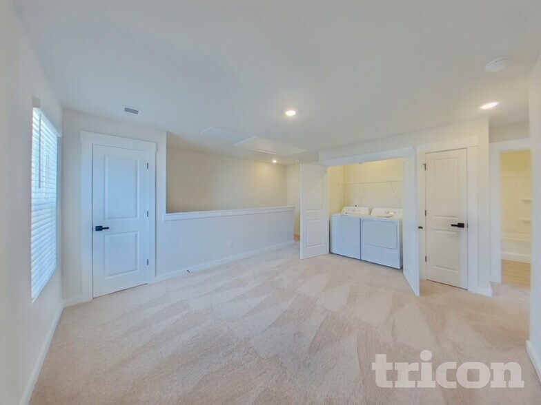 Building Photo - 1209 Crested Iris St