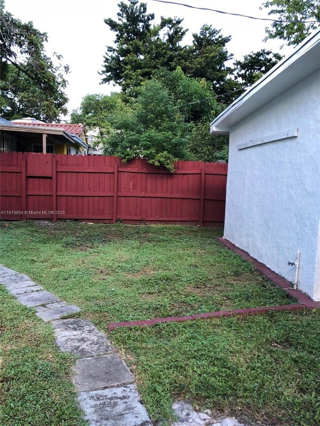 Building Photo - 76 NE 48th St