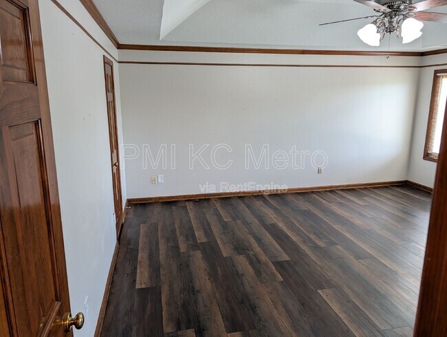 Building Photo - 3905 SW 14 St Ct