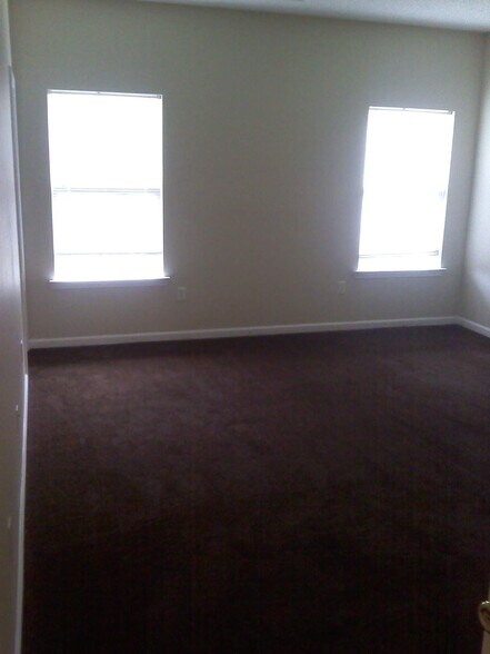 Building Photo - 916 W Carter Rd