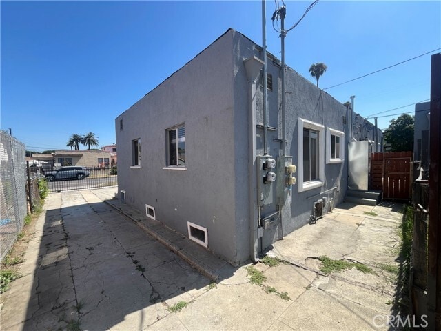 Building Photo - 1702 W 60th St