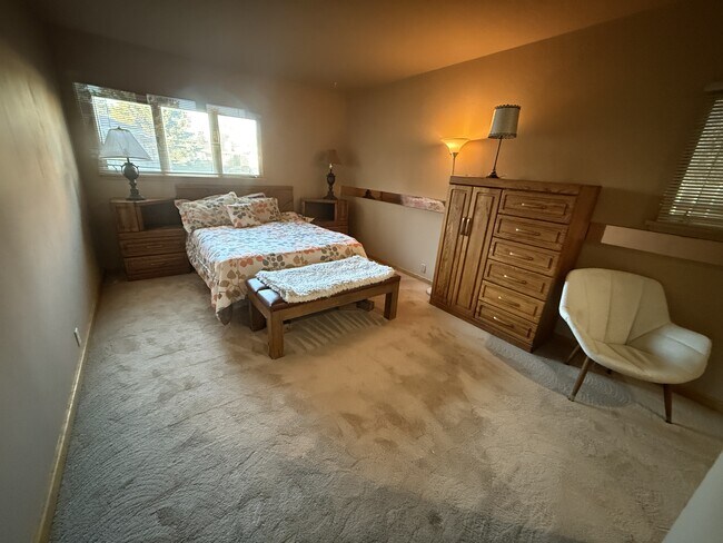 Building Photo - 1722 Alder Dr