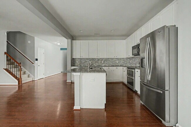 Building Photo - 5-Bedroom Home w/ Fenced-in BackYard in Knightdale