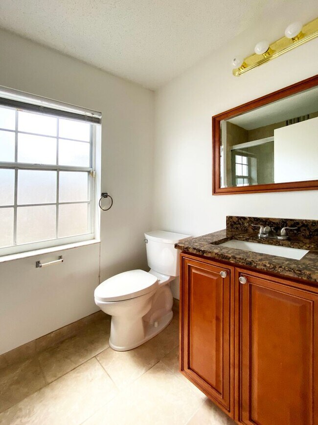 Building Photo - 2BD/2BA Single Family Home In West Palm Beach