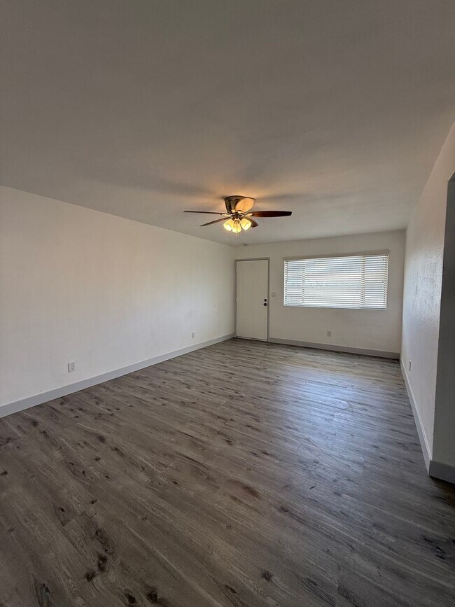 Building Photo - Beautifully Upgraded 4 Bedroom, 2 Bath! Do...