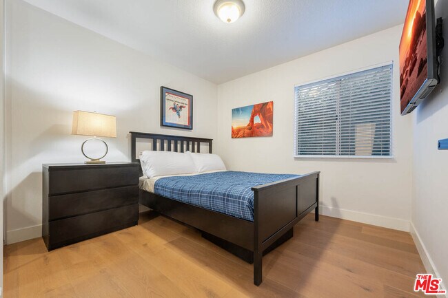 Building Photo - 1220 Dincara Rd