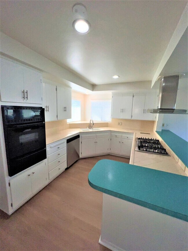 Building Photo - Lower South Shores SFR | 2Bed/2Bath | Swim...