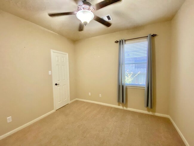Building Photo - 24823 Dutton Point Dr