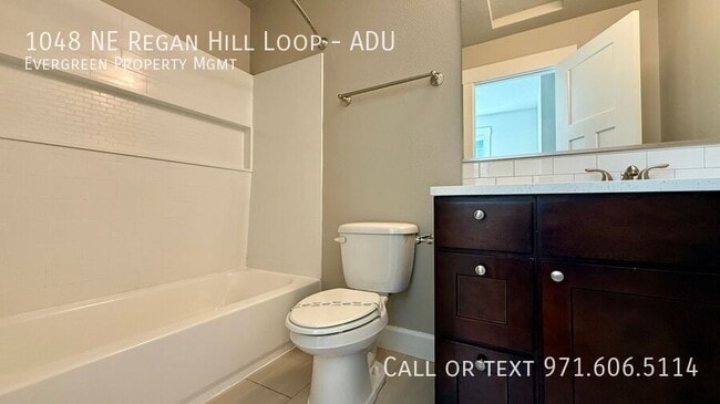 Building Photo - 1048 NE Regan Hill Loop