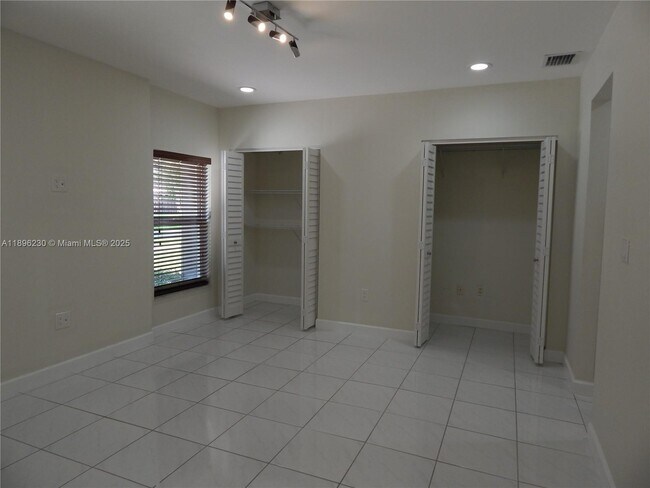Building Photo - 11530 SW 92nd St