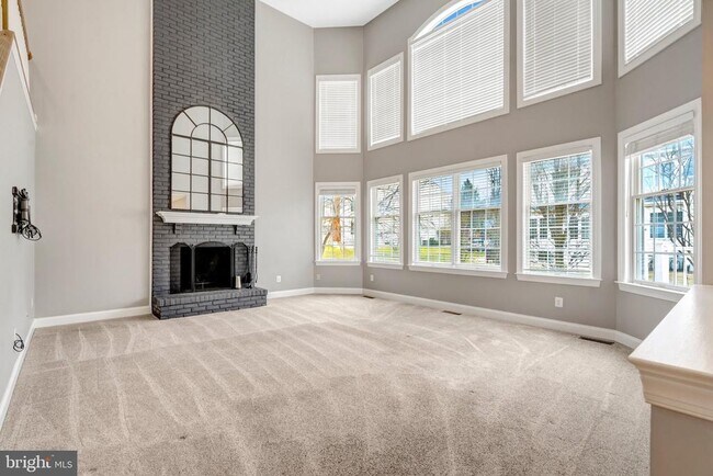 Building Photo - 15053 Doral Pl