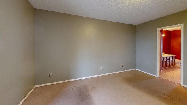 Building Photo - 449 S Wright St