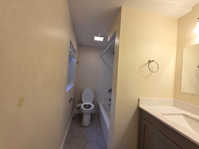 Building Photo - 2356 E Falcon Wy