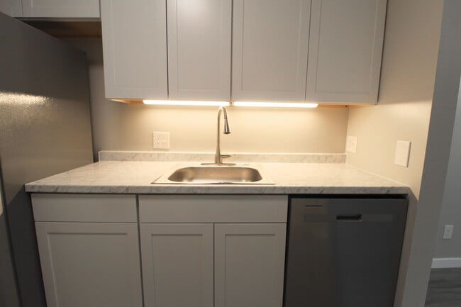 Building Photo - 1026 Blue Ridge Dr