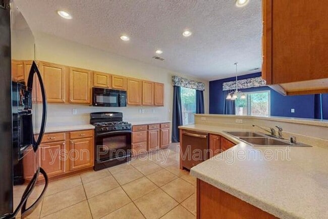 Building Photo - 10432 Savoy Dr NW