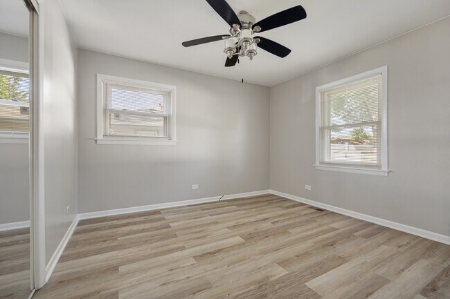Building Photo - 1031 Maple Ln