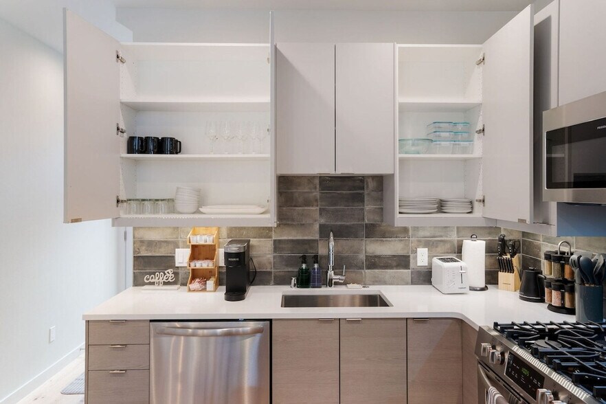 Building Photo - 4424 Burke Ave N