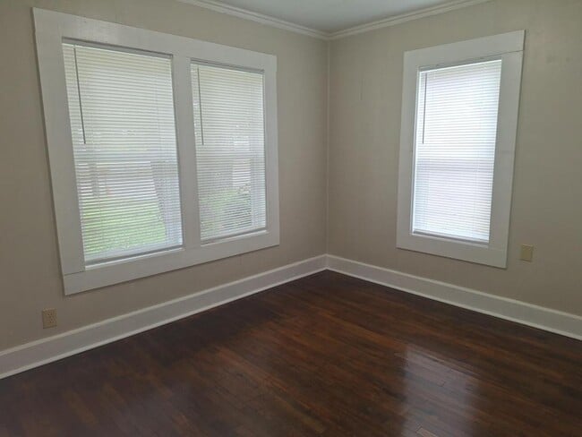 Building Photo - 506 E Main St